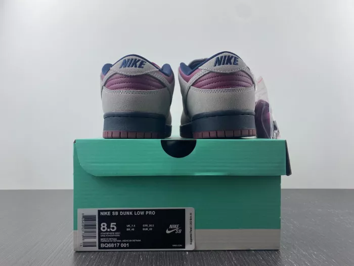 1st Kicks Nike SB Dunk Low Atmosphere Grey True Berry BQ6817-001 0119