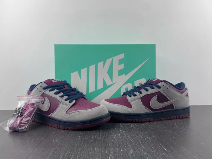 1st Kicks Nike SB Dunk Low Atmosphere Grey True Berry BQ6817-001 0119