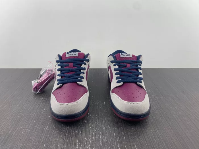 1st Kicks Nike SB Dunk Low Atmosphere Grey True Berry BQ6817-001 0119