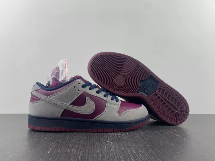 1st Kicks Nike SB Dunk Low Atmosphere Grey True Berry BQ6817-001 0119