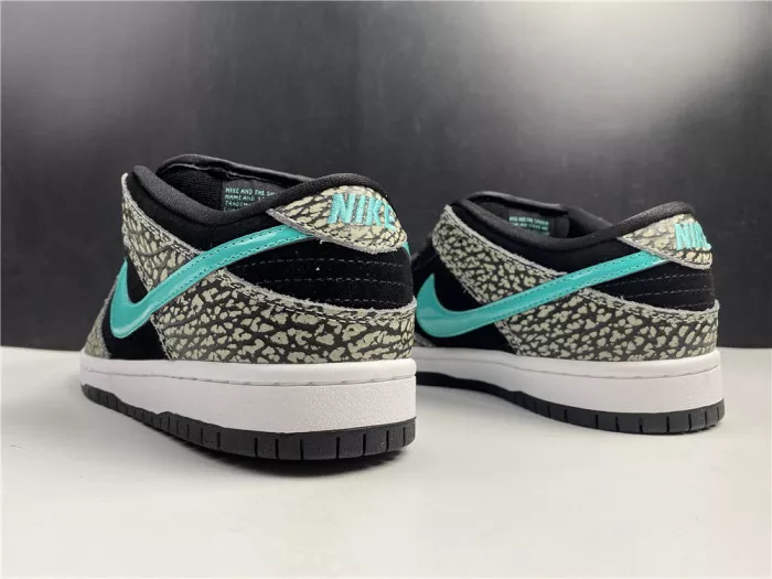 1st Kicks Nike SB Dunk Low atmos Elephant BQ6817-009 0118