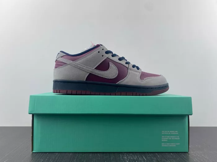 1st Kicks Nike SB Dunk Low Atmosphere Grey True Berry BQ6817-001 0119