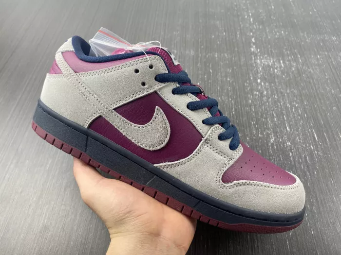 1st Kicks Nike SB Dunk Low Atmosphere Grey True Berry BQ6817-001 0119