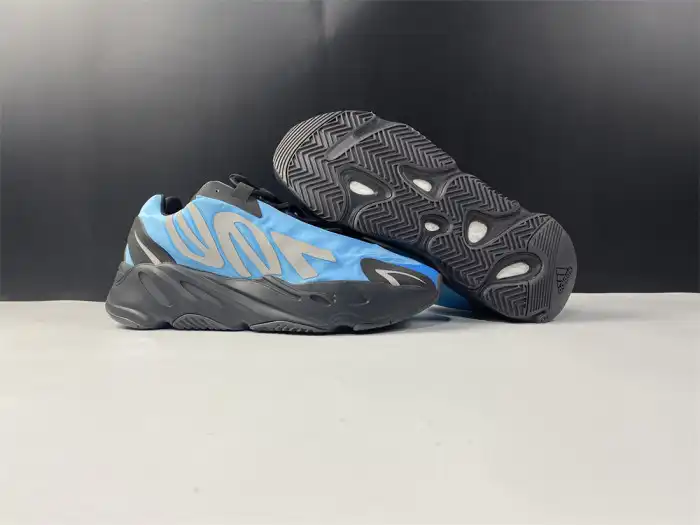 1st Kicks ADIDAS Yeezy Boost 700 MNVN 'Bright Cyan' GZ3079 0128