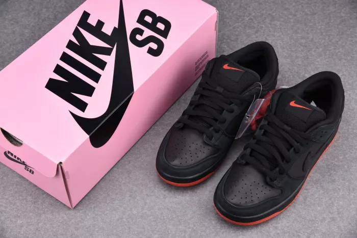 1st Kicks Shoes Nike SB Dunk Low Black Pigeon 883232-008 0118