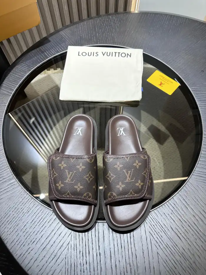 1st Kicks LV Miami Mule 24052701 0124