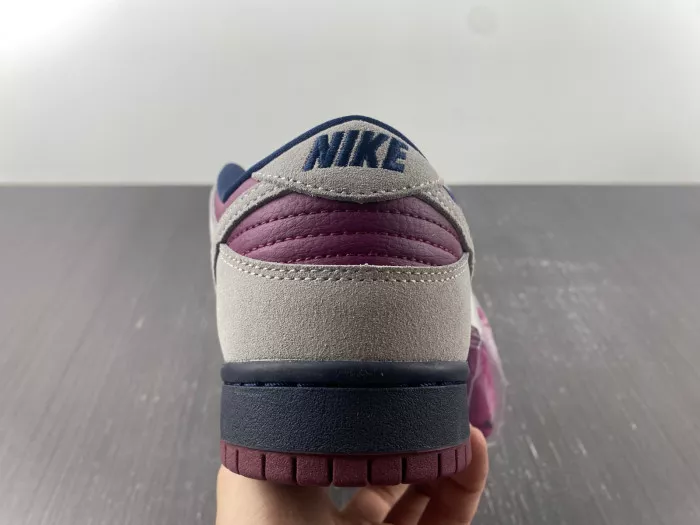 1st Kicks Nike SB Dunk Low Atmosphere Grey True Berry BQ6817-001 0119