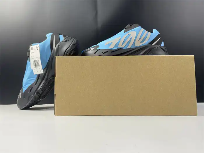 1st Kicks ADIDAS Yeezy Boost 700 MNVN 'Bright Cyan' GZ3079 0128