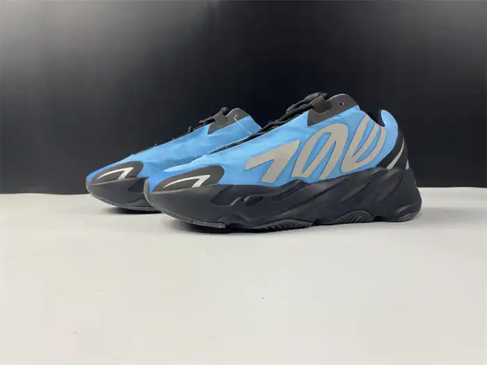 ADIDAS Yeezy Boost 700 MNVN 'Bright Cyan' GZ3079 0128