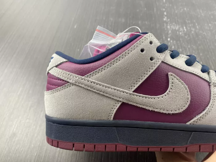 1st Kicks Nike SB Dunk Low Atmosphere Grey True Berry BQ6817-001 0119