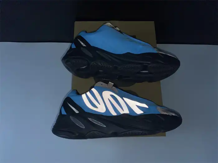 1st Kicks ADIDAS Yeezy Boost 700 MNVN 'Bright Cyan' GZ3079 0128