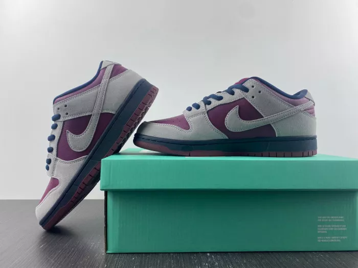 1st Kicks Nike SB Dunk Low Atmosphere Grey True Berry BQ6817-001 0119