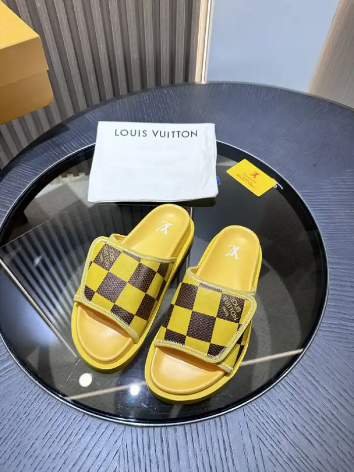 LV Miami Mule 24052713 0125