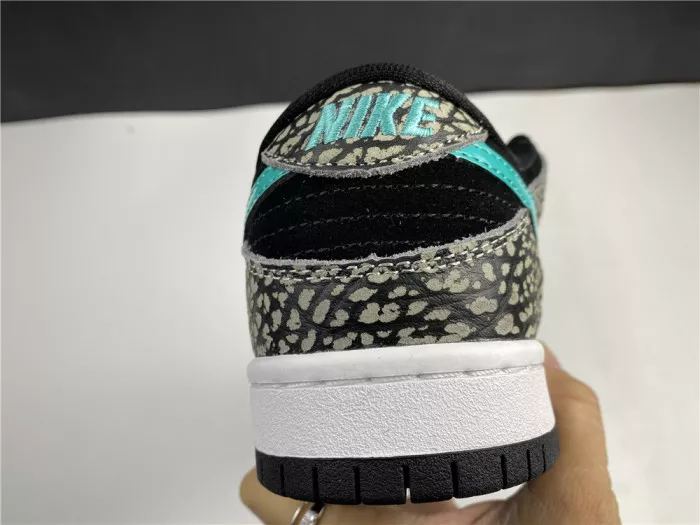 1st Kicks Nike SB Dunk Low atmos Elephant BQ6817-009 0118