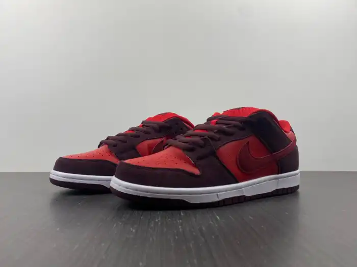 Nike SB Dunk Low Cherry DM0807-600 0201