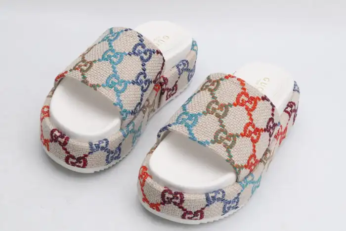 GUCC SLIPPERS 0204