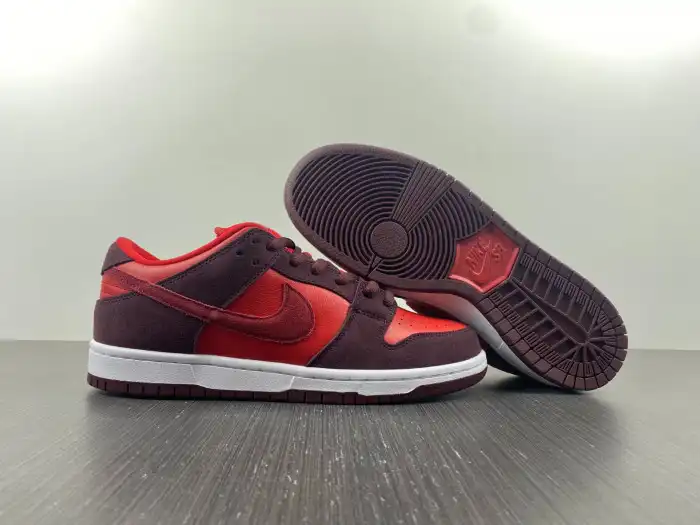 1st Kicks Nike SB Dunk Low Cherry DM0807-600 0201